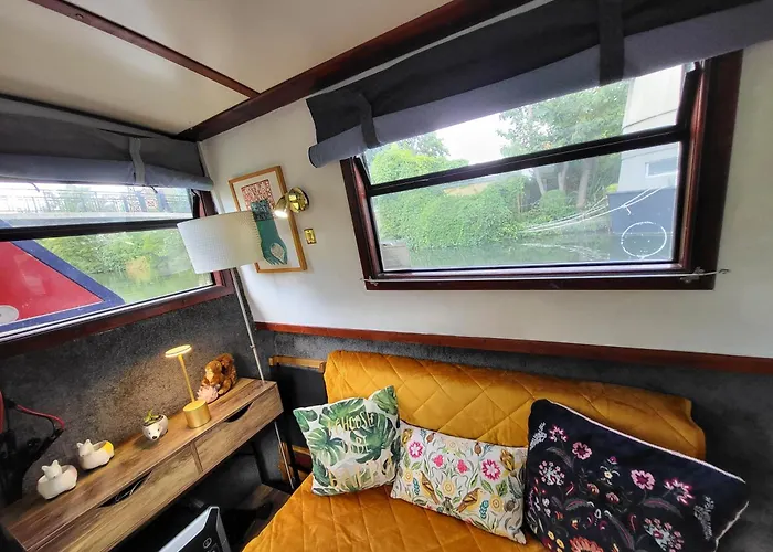 Comfy Canal In Little Venice For Family & Friends